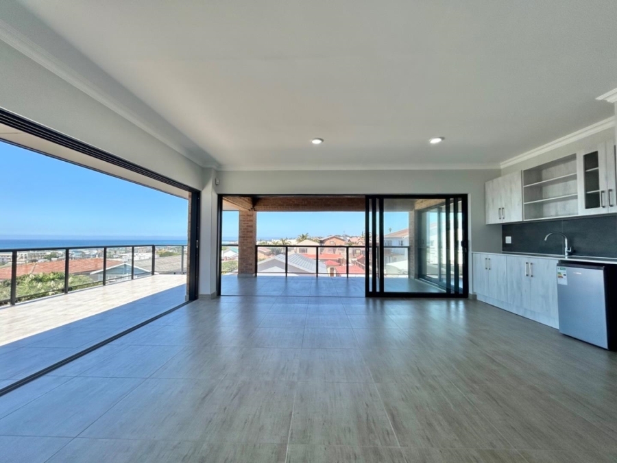 4 Bedroom Property for Sale in Wavecrest Eastern Cape